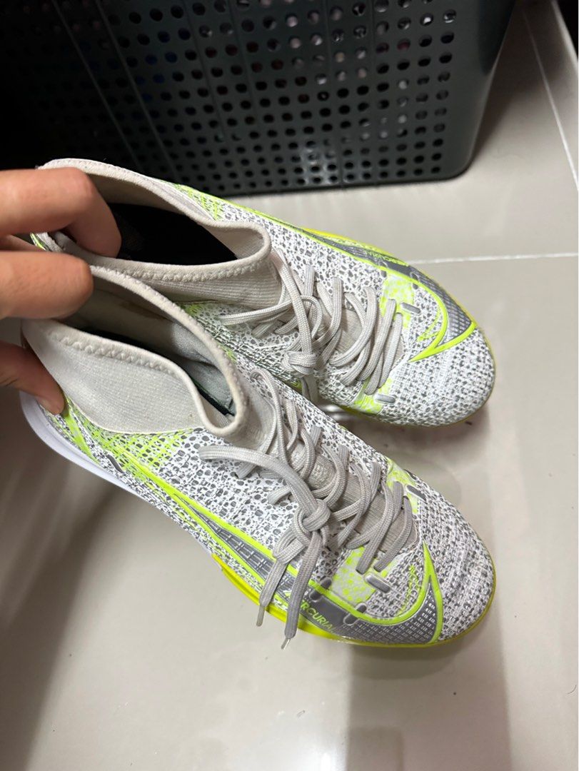 Futsal shoes sales high cut