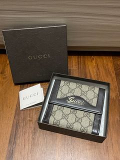 AUTHENTIC GUCCI BEE GG SUPREME BI FOLD WALLET, Men's Fashion, Watches &  Accessories, Wallets & Card Holders on Carousell