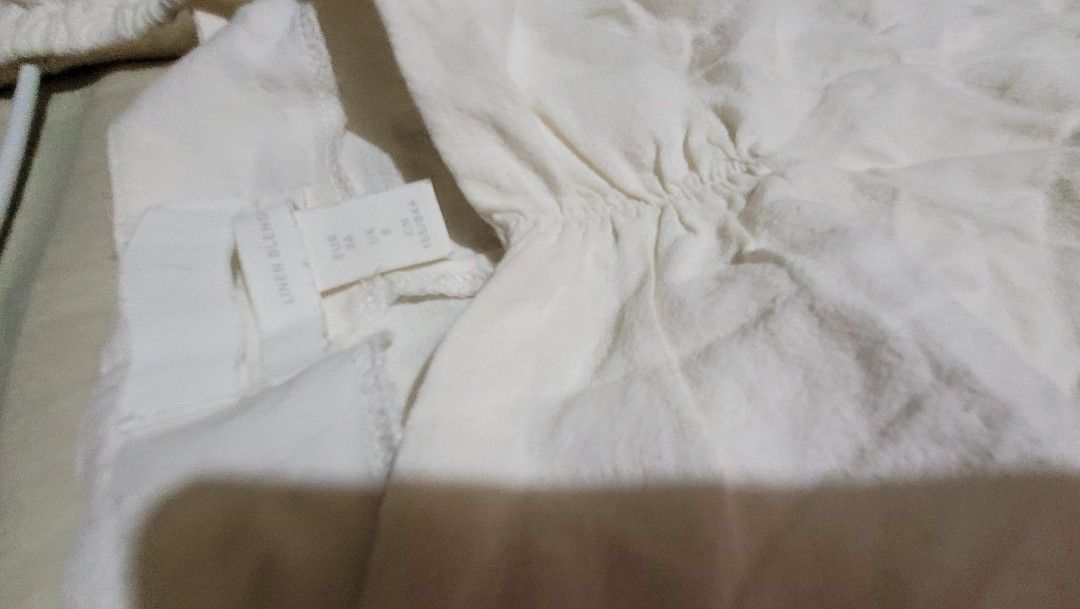 h&m white linen puff sleeve blouse (Category: Blouses) located in Batangas. Submitted by flying_cosmos (Listing ID 1225207746, Image 2). Description: medium to large no flaws or stains.
