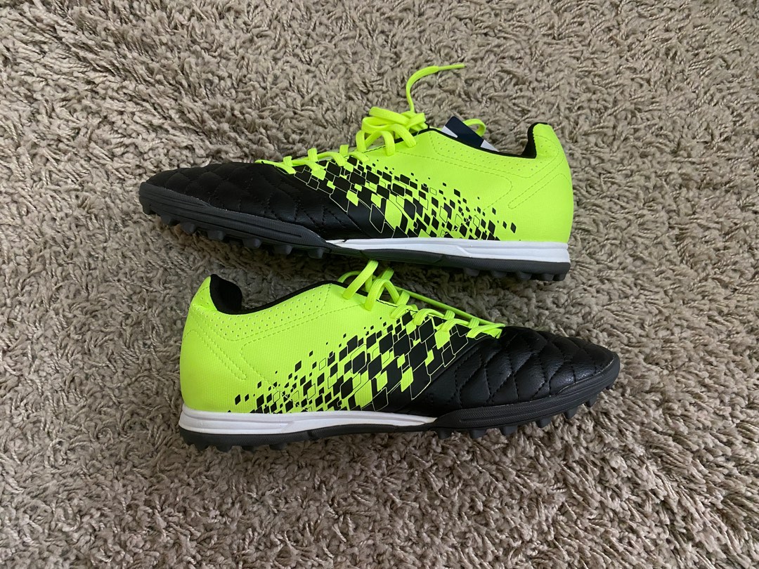 Kipsta Futsal/Football/Soccer Agility 500 boots, Sports Equipment