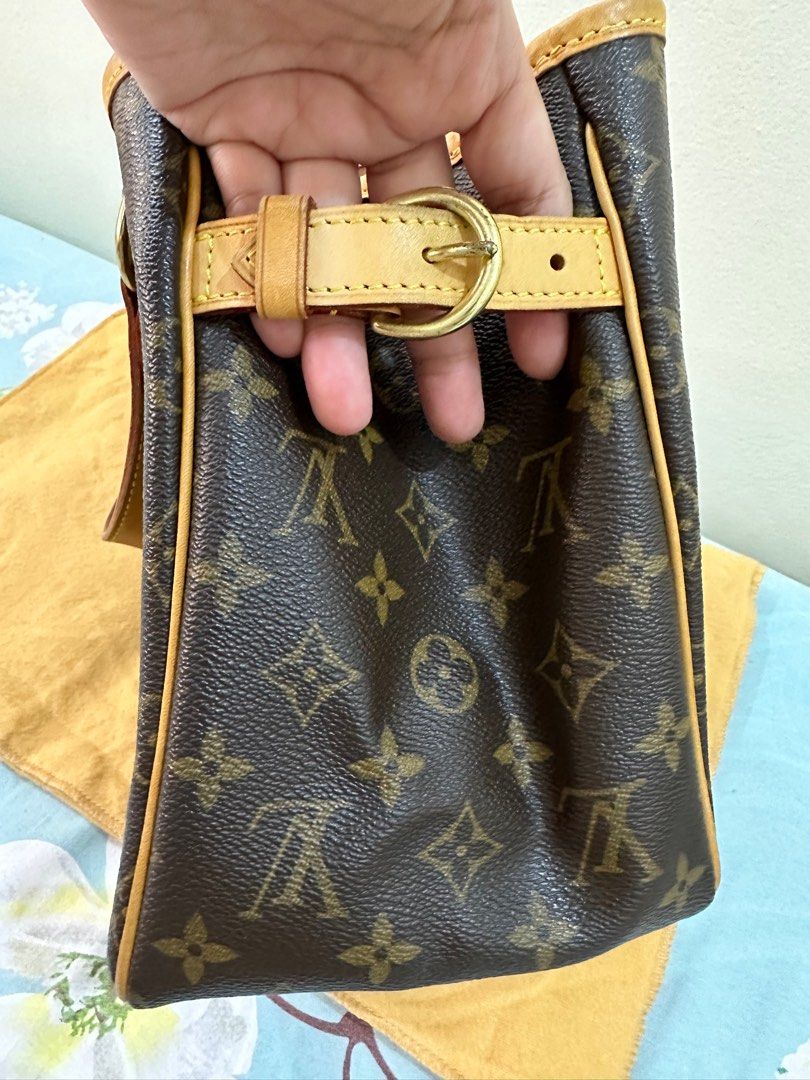 Louis Vuitton LV Vintage Batignolles PM Handbag, Luxury, Bags & Wallets on  Carousell