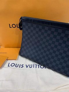 Damier Graphite Pixel Pochette Voyage MM Blue, Men's Fashion, Bags, Belt  bags, Clutches and Pouches on Carousell