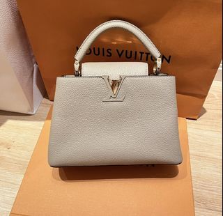 (Category: ) located in . Submitted by japanandsingaporeluxepreloved (Listing ID 1126221770, Image 1). Description: .