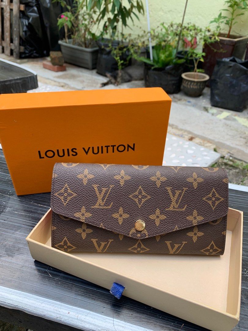 ✨Lv wallet ready stock clearance✨, Luxury, Bags & Wallets on Carousell