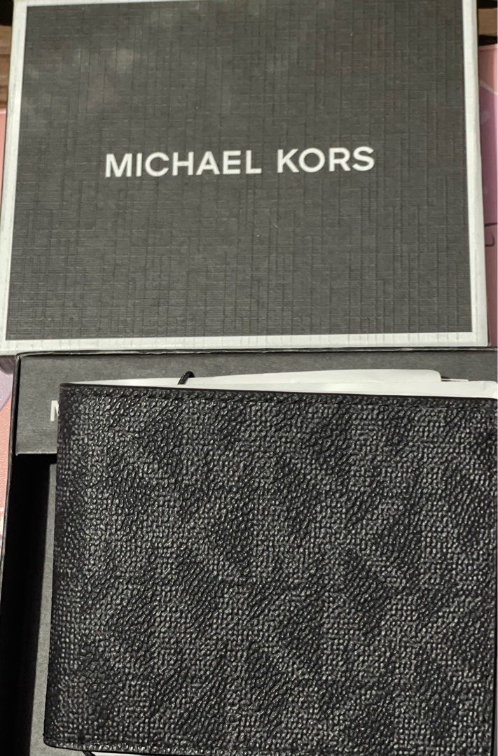 Michael Kors (Category: Luxury Bags & Wallets) located in Del Monte. Submitted by loryelletee (Listing ID 1225236455, Image 1). Description: Michael kors jet set wallet for men Brand New with box 100% Authentic Fresh from U.S Color : Black On hand Php 1,850.