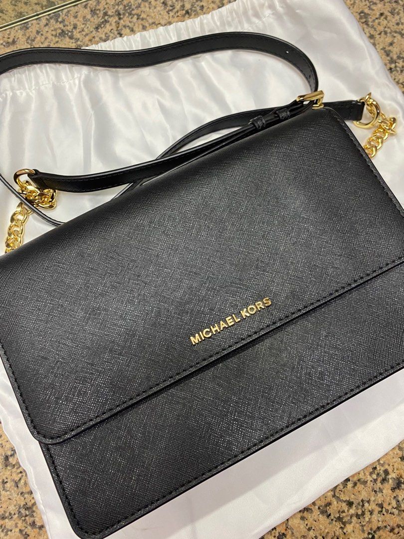 Michael Kors Daniela Gusset Crossbody Leather, Women's Fashion, Bags &  Wallets, Cross-body Bags on Carousell