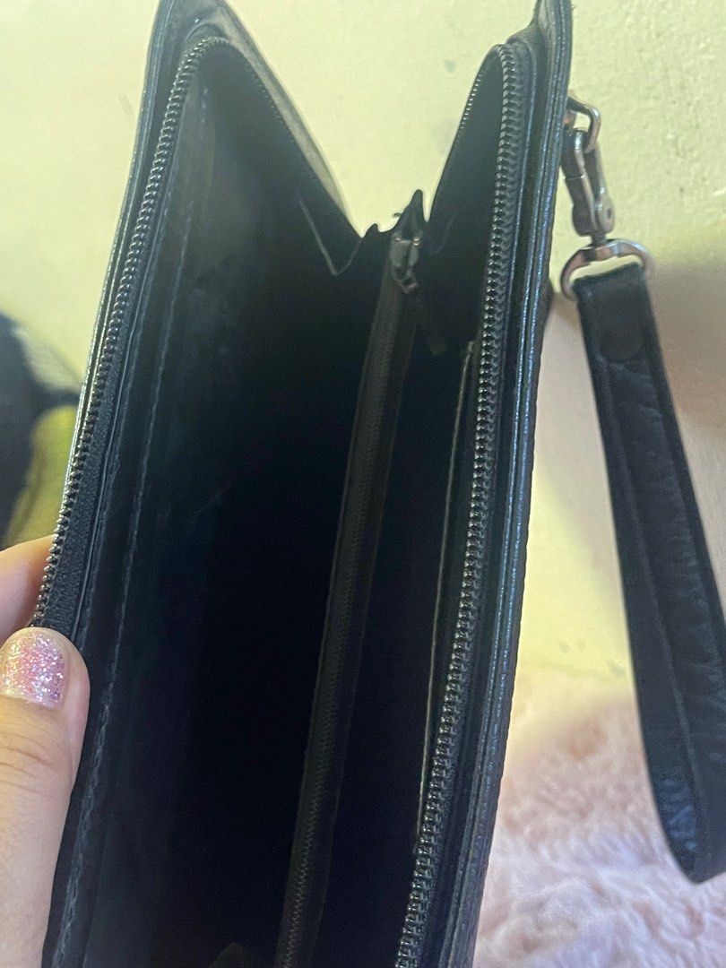 mila schon clutch bag (Category: Luxury Bags & Wallets) located in Quezon City. Submitted by bags4ever (Listing ID 1225156783, Image 3). Description: original mila schon clutch black.