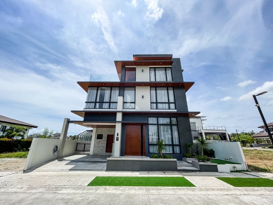 Modern House in South Forbes Silang Cavite near Tagaytay Nuvali Sta