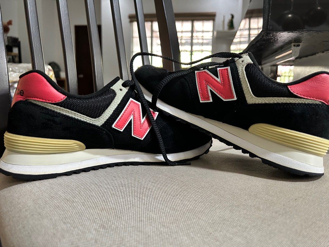 New Balance 574 Black Pomelo