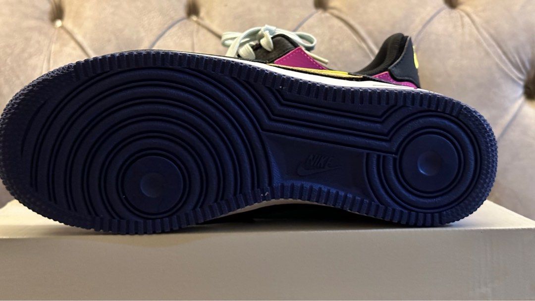Changeable swoosh outlet