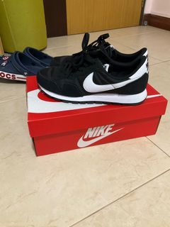 Nike shoes wore once!