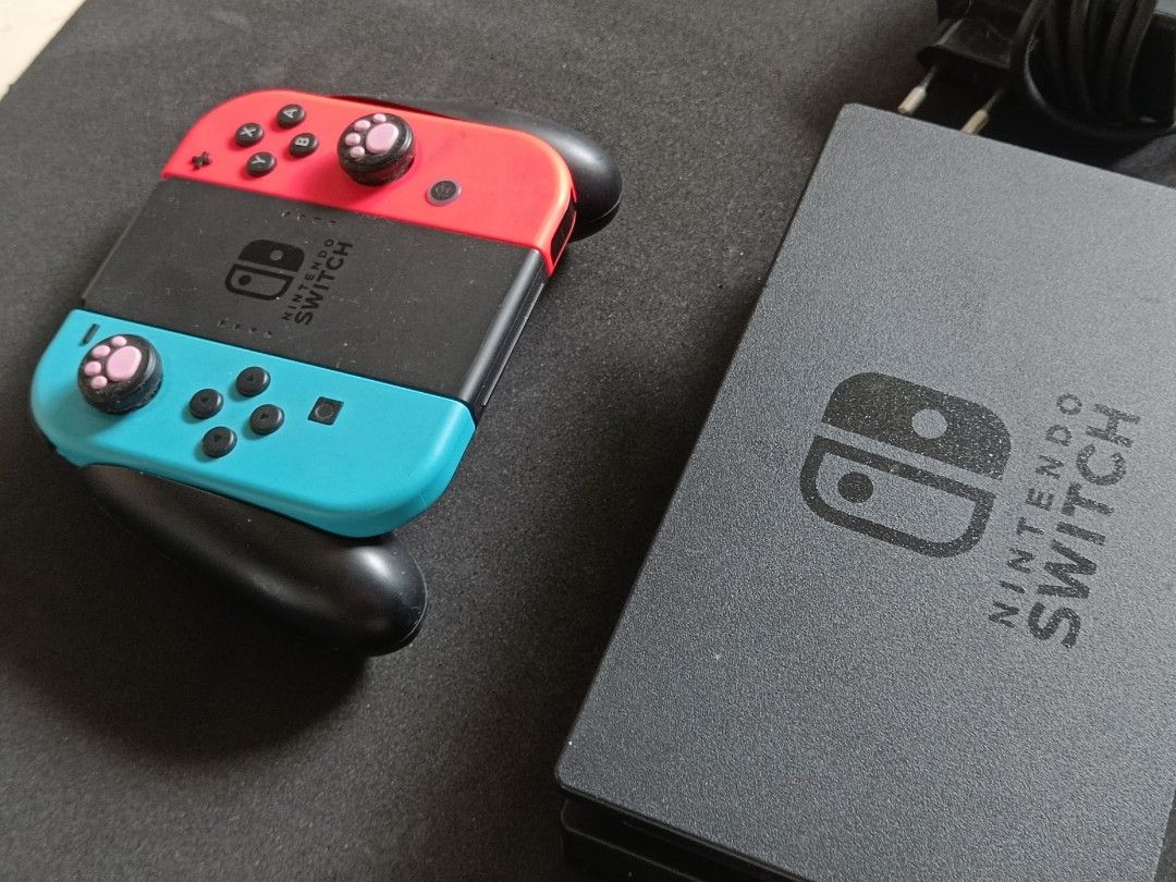 Nintendo Switch with carry case [No Box] (Category: Nintendo) located in Makati City. Submitted by wildfish.637da4 (Listing ID 1225165666, Image 2). Description: Nintendo Switch for Sale RFS: Decluttering, not being used CONTENTS: -Switch -Carry Case -Joycon -Dock -Adapter -No games included Location: Salcedo Village Makati City Can be shipped via courier of choice.