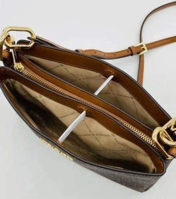 ON HAND MICHAEL KORS TRISH CROSSBODY BAG 993, Women's Fashion, Bags & Wallets, Crossbody Bags