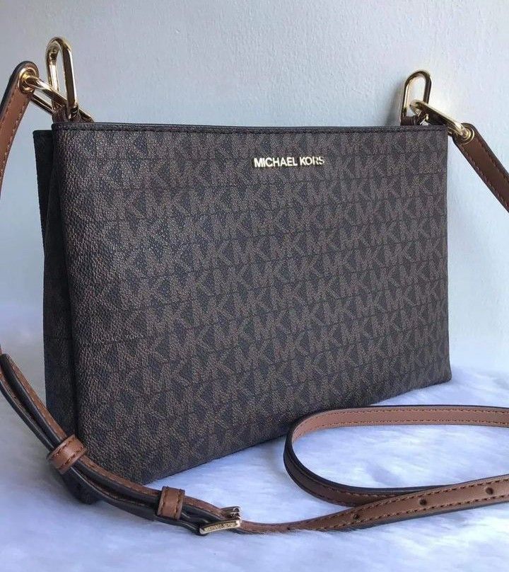 ON HAND MICHAEL KORS TRISH CROSSBODY BAG 993, Women's Fashion, Bags & Wallets, Crossbody Bags