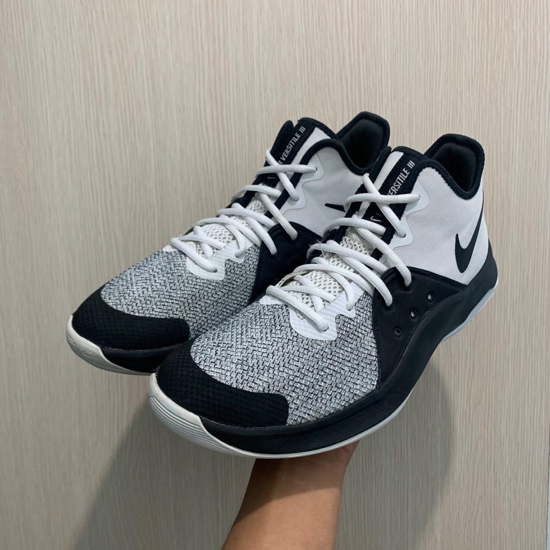 harga nike air versitile 3