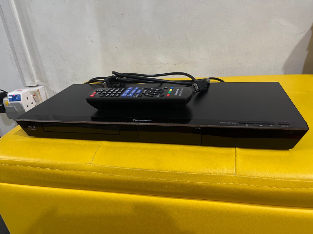 Panasonic Blu ray DVD player DMPBDT230 with free hdmi cable, TV & Home