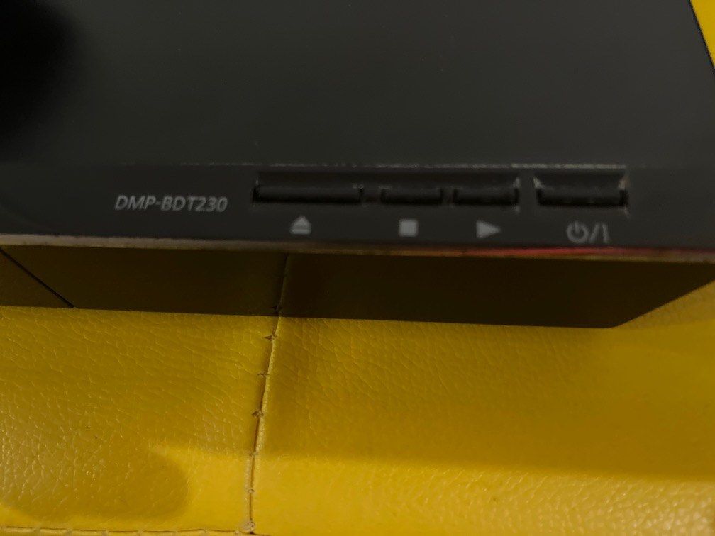 Panasonic Blu ray DVD player DMPBDT230 with free hdmi cable, TV & Home