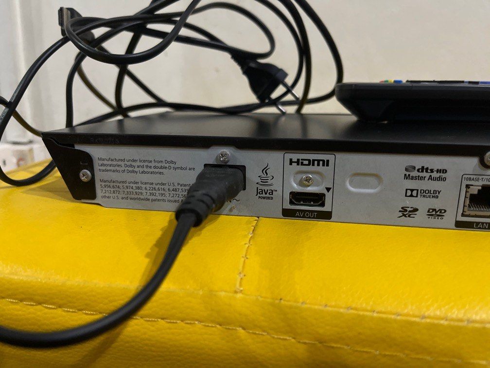 Panasonic Blu ray DVD player DMPBDT230 with free hdmi cable, TV & Home