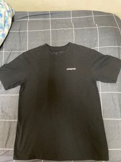 Patagonia 黑色經典Logo短Tee