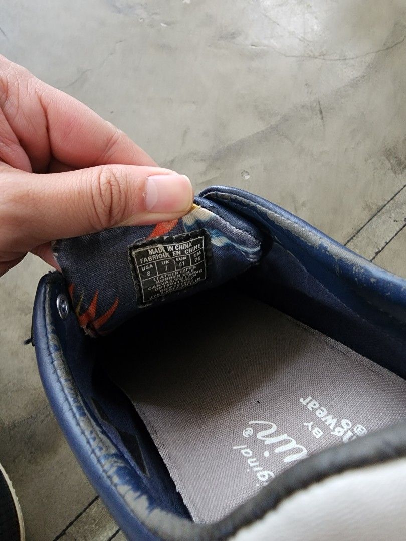 Penguin Navy Blue Sneakers (Category: Casual Shoes) located in Makati City. Submitted by ejsgmd (Listing ID 1225107330, Image 3). Description: RFS: Decluttering for extra income Last Price as posted. Payment thru GCash or Security Bank. Delivery/pick up care of buyer..