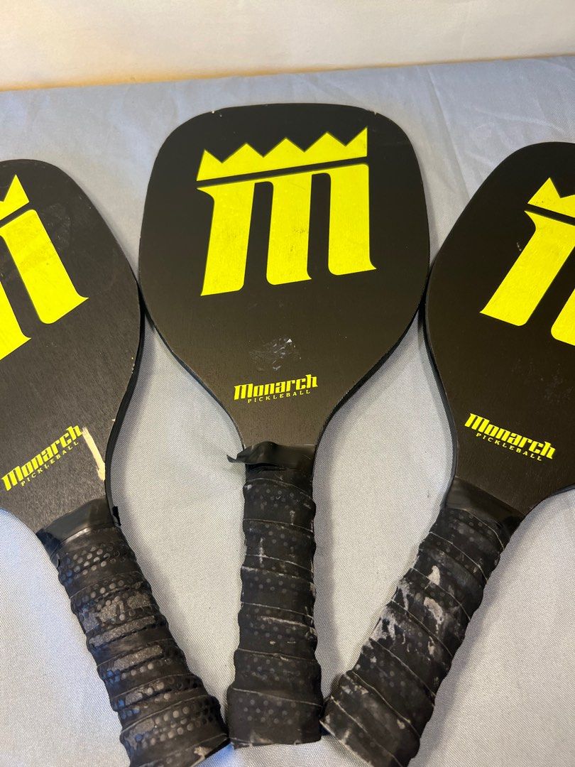 Pickleball Paddle (Category: Racket and Ball Sports) located in Quezon City. Submitted by lucas_luxuries (Listing ID 1225279286, Image 3). Description: Specifications Net Length: 12 ft. Net Height: 3 ft. Paddle Weight: 265 g. / 9.5 oz. Paddle Length: 15.5 in. Paddle Width: 7.25 in. Paddle Grip: Monarch Ribbed grip Player Level Beginner – Intermediate .