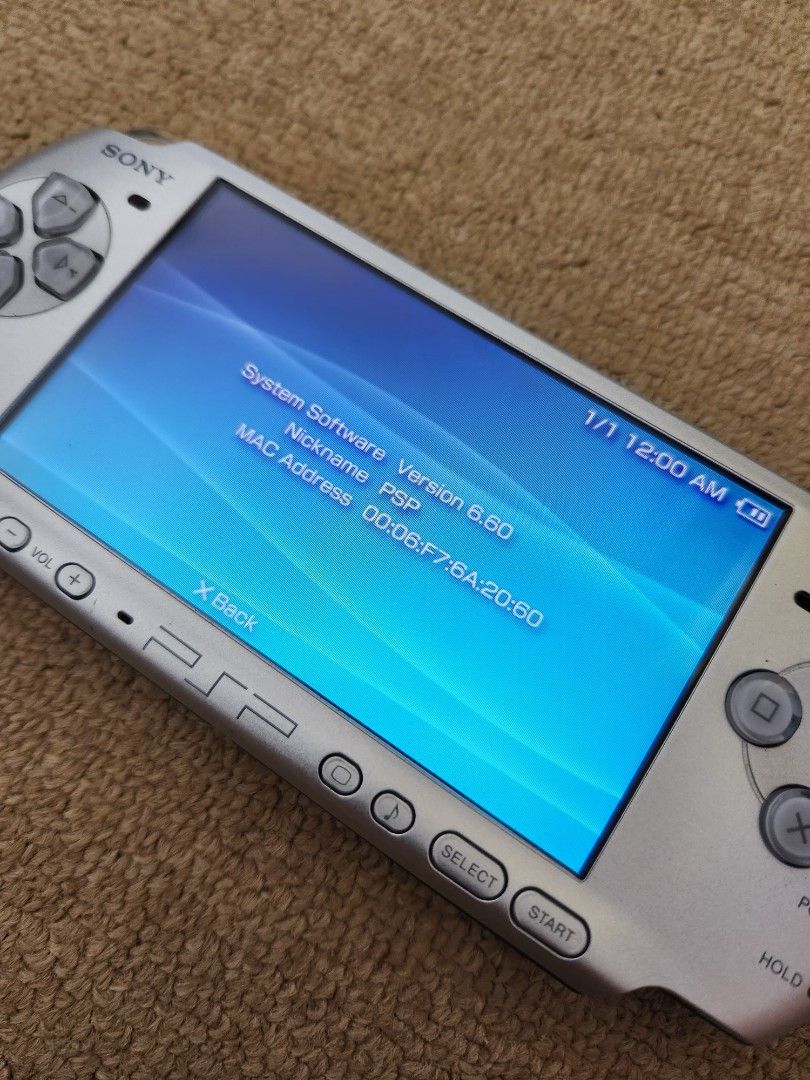 PSP 3000 Silver and Pearl White, Video Gaming, Video Game Consoles