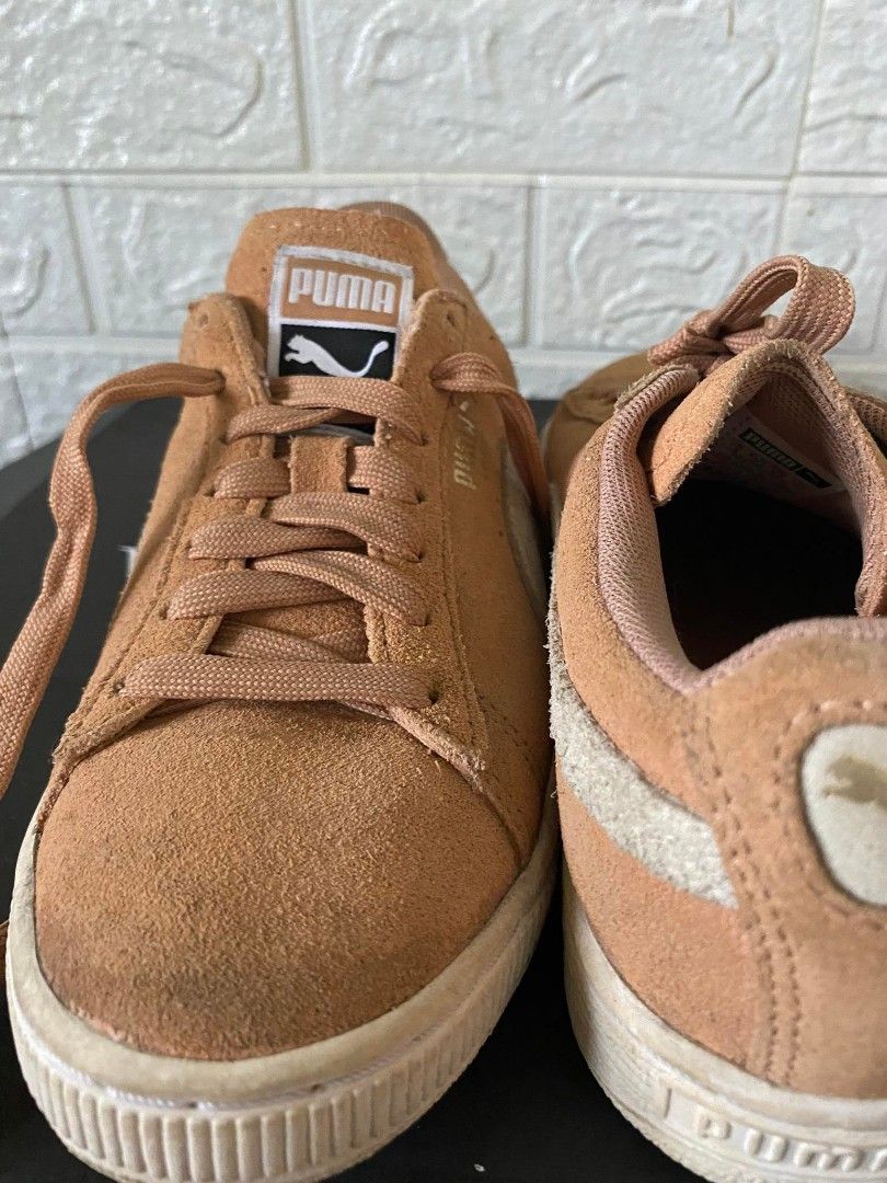 Puma Suede (Category: Sneakers) located in Davao. Submitted by bletti_bletti (Listing ID 1225195071, Image 2). Description: Puma Suede 5 1/2 womens Used once Bought from Abu Dhabi No box NEEDS CLEANING. Please check photos RFS: Bought the wrong size - pasalubong from abroad Nakatago nalang (decluttering) Shipping: Can also ship via shoppee checkout, apart from the usual couriers like LBC/JRS etc.