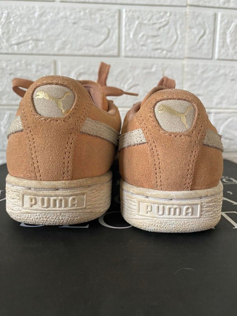 Puma Suede (Category: Sneakers) located in Davao. Submitted by bletti_bletti (Listing ID 1225195071, Image 3). Description: Puma Suede 5 1/2 womens Used once Bought from Abu Dhabi No box NEEDS CLEANING. Please check photos RFS: Bought the wrong size - pasalubong from abroad Nakatago nalang (decluttering) Shipping: Can also ship via shoppee checkout, apart from the usual couriers like LBC/JRS etc.