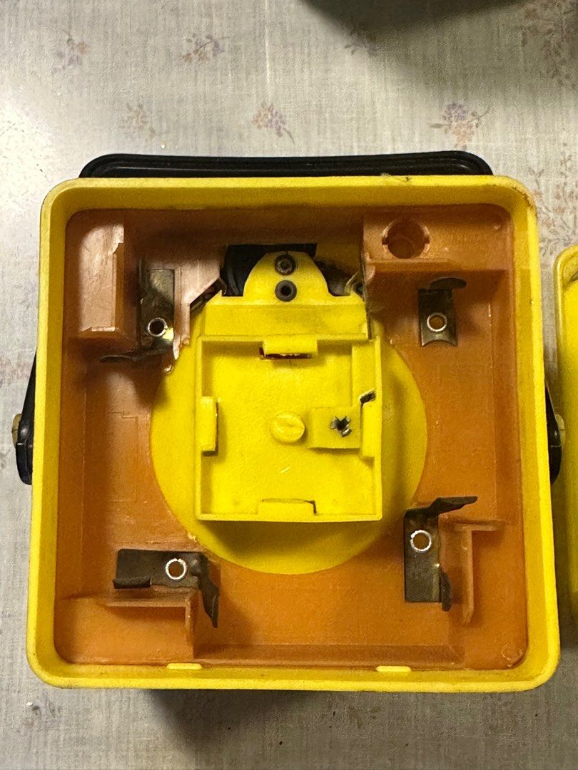 Retro emergency light 4x3d battery (Category: Lighting) located in Muntinlupa City. Submitted by alabangbargains (Listing ID 1225131597, Image 3). Description: Not tested Can be used as decor Price as posted only Location on pick up muntinlupa Courier cost and arrangement for buyer.