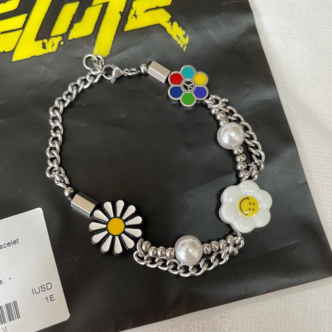 Salute Academy - FLOWER ANARCHY BRACELET, 名牌, 飾物及配件- Carousell