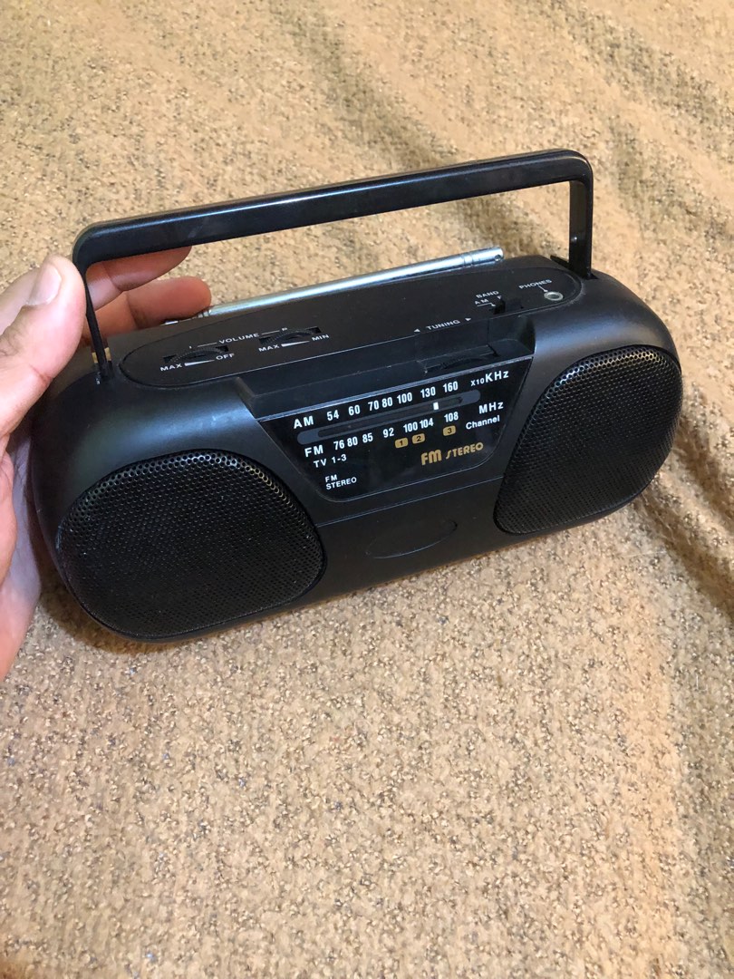 Small boombox style desk am/fm radio on Carousell