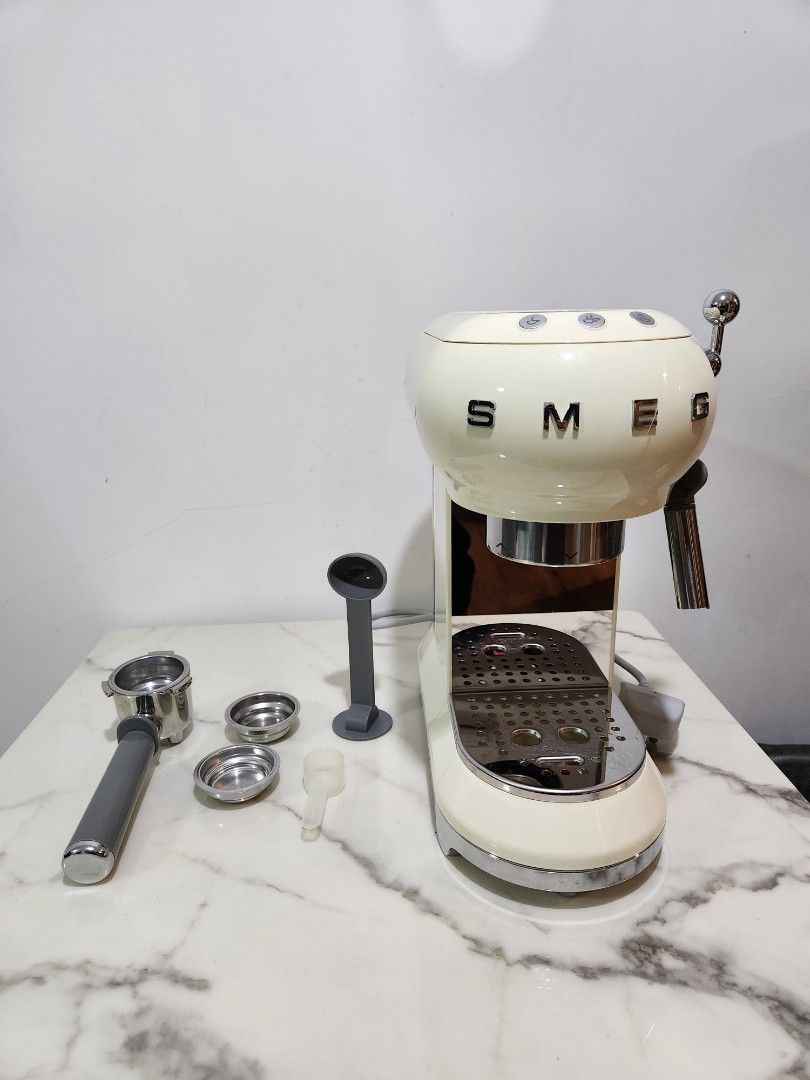 Smeg espresso machine white, TV & Home Appliances, Kitchen Appliances