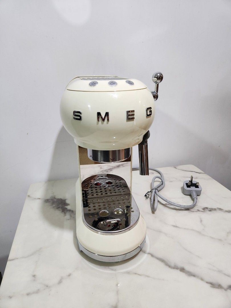Smeg espresso machine white, TV & Home Appliances, Kitchen Appliances