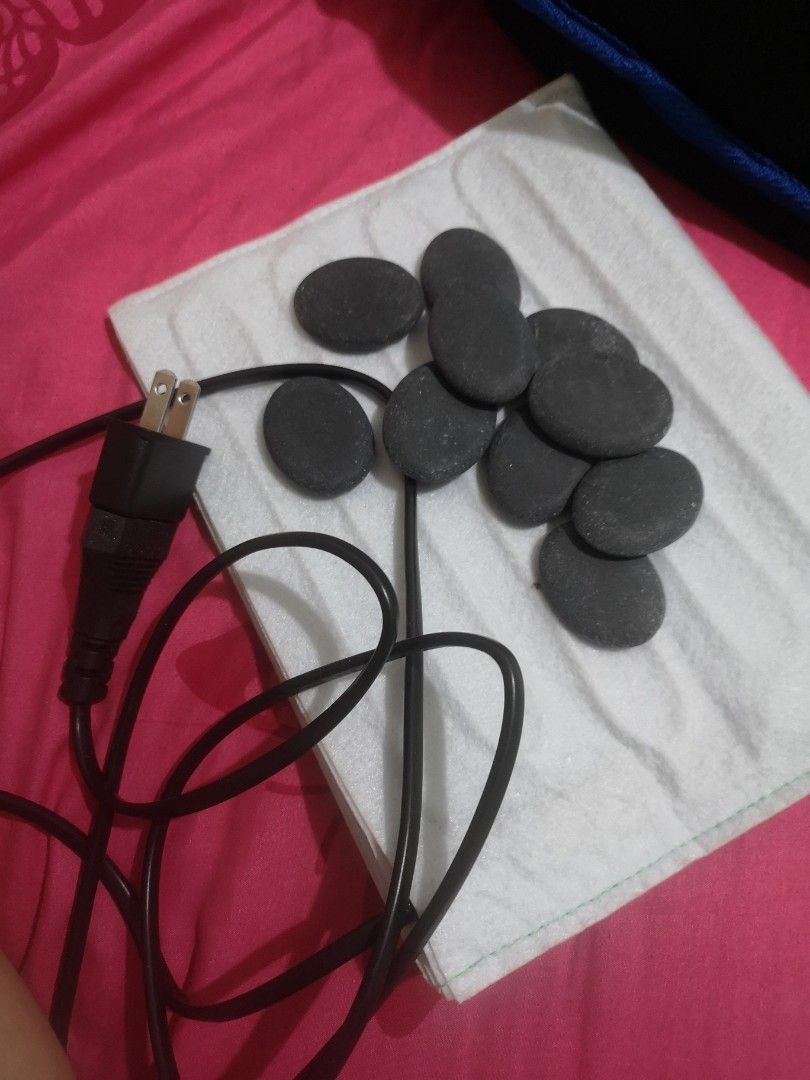 Spa Massage Heating Stones (Category: Massage Devices) located in Caloocan City. Submitted by yssaly (Listing ID 1225291707, Image 3). Description: SPA Savageness cold-hot energy stone natural energy stone set with heater bag spa home essential For more items, check Instagram: _thegirl.house Package List: 1*Hot stones warmer 10 stones Features & details Tips：Stones should stick close to the inner side to achieve best heating effect You can heat t