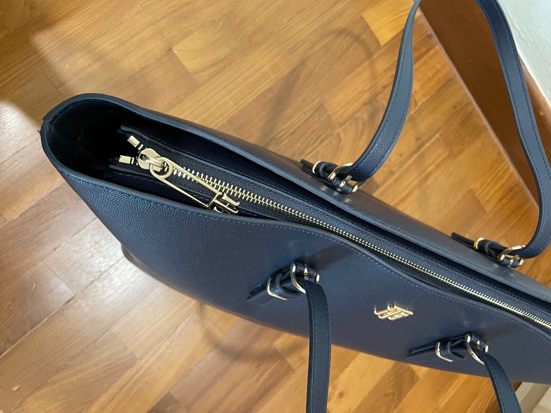 Tommy hilfiger classic sales saffiano ew tote