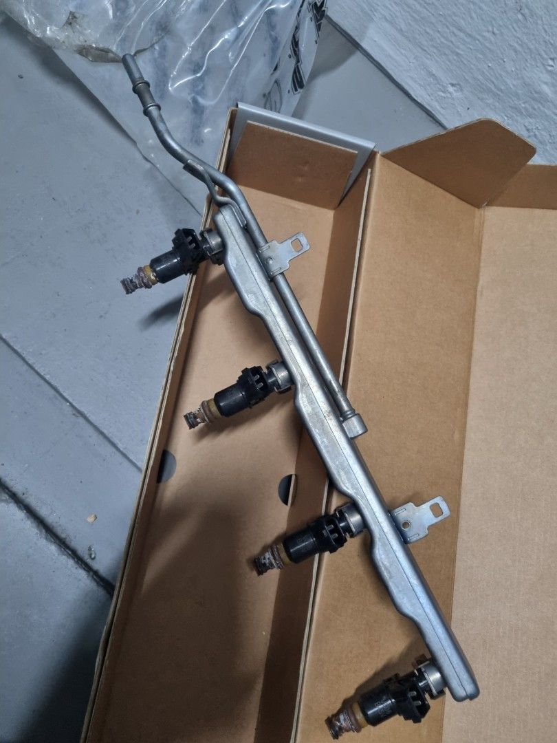 Type R K20 Stock Fuel Rail with Injectors, Car Accessories, Accessories