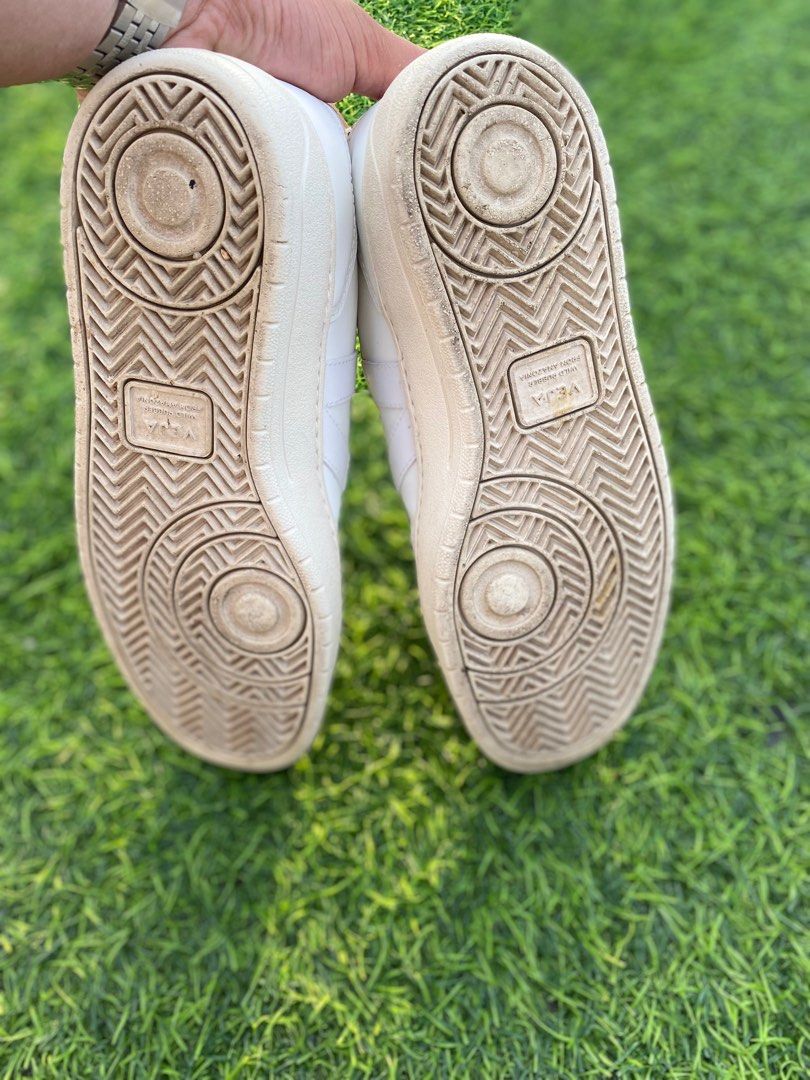 Veja V12, Women's Fashion, Footwear, Sneakers on Carousell