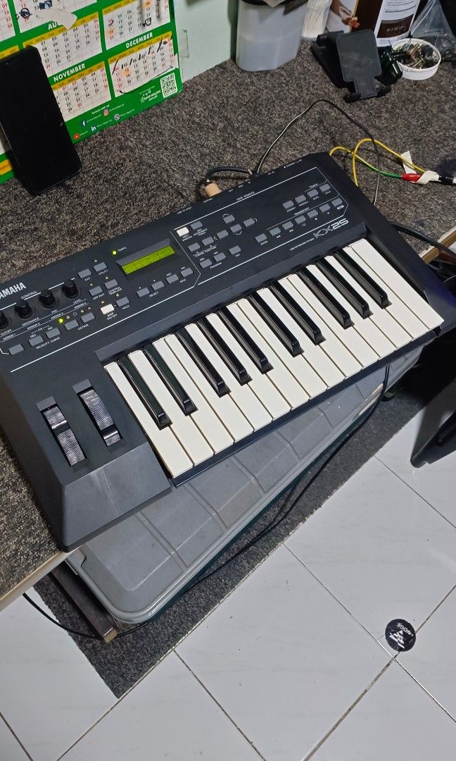 Yamaha kx25 midi keyboard controller piano, Hobbies & Toys, Music