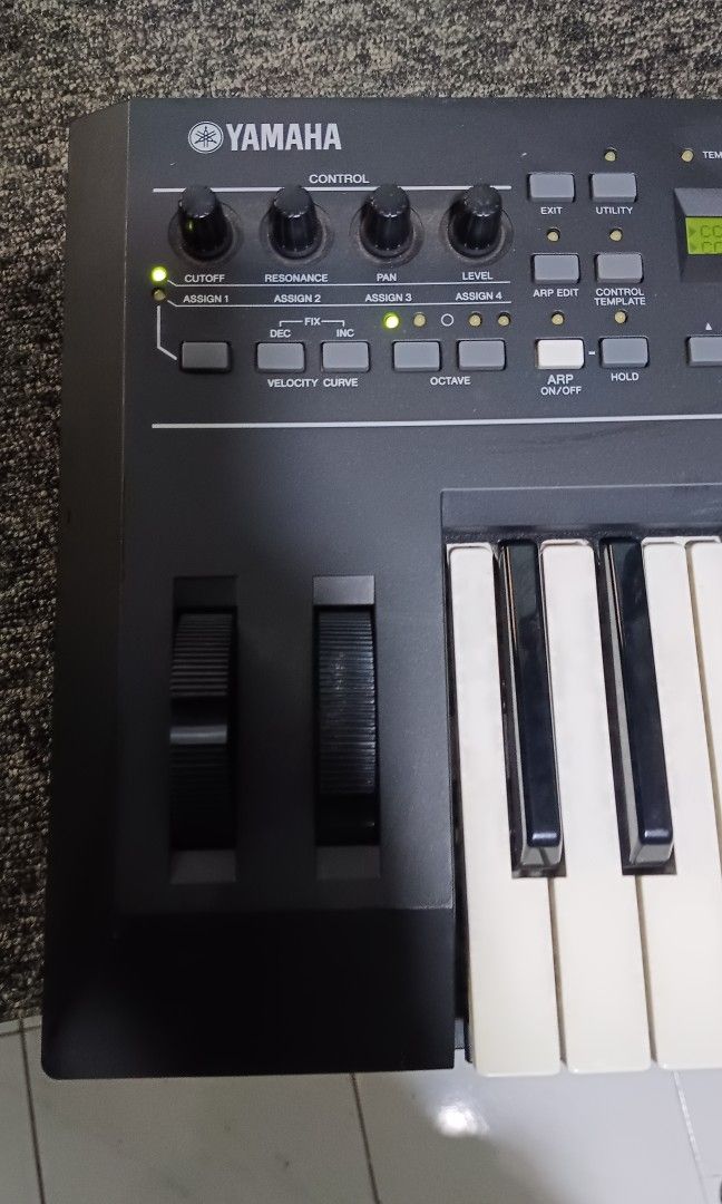 Yamaha kx25 midi keyboard controller piano, Hobbies & Toys, Music