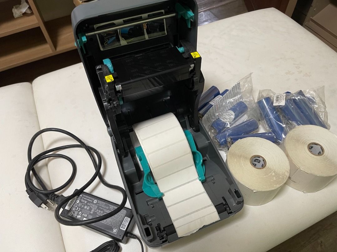 Zebra GK420t Thermal and Direct Transfer Label Printer uses a ribbon so