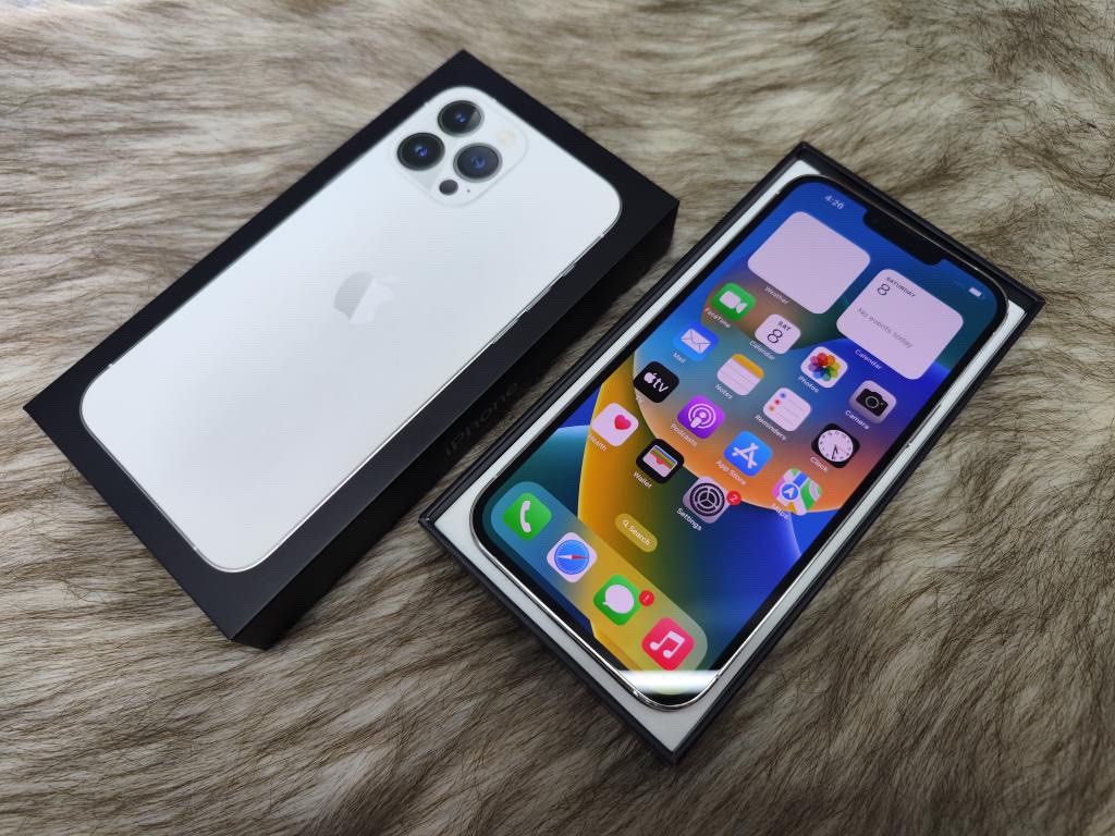 Apple iPhone 13 Pro Max 256GB Silver Complete, Mobile Phones & Gadgets
