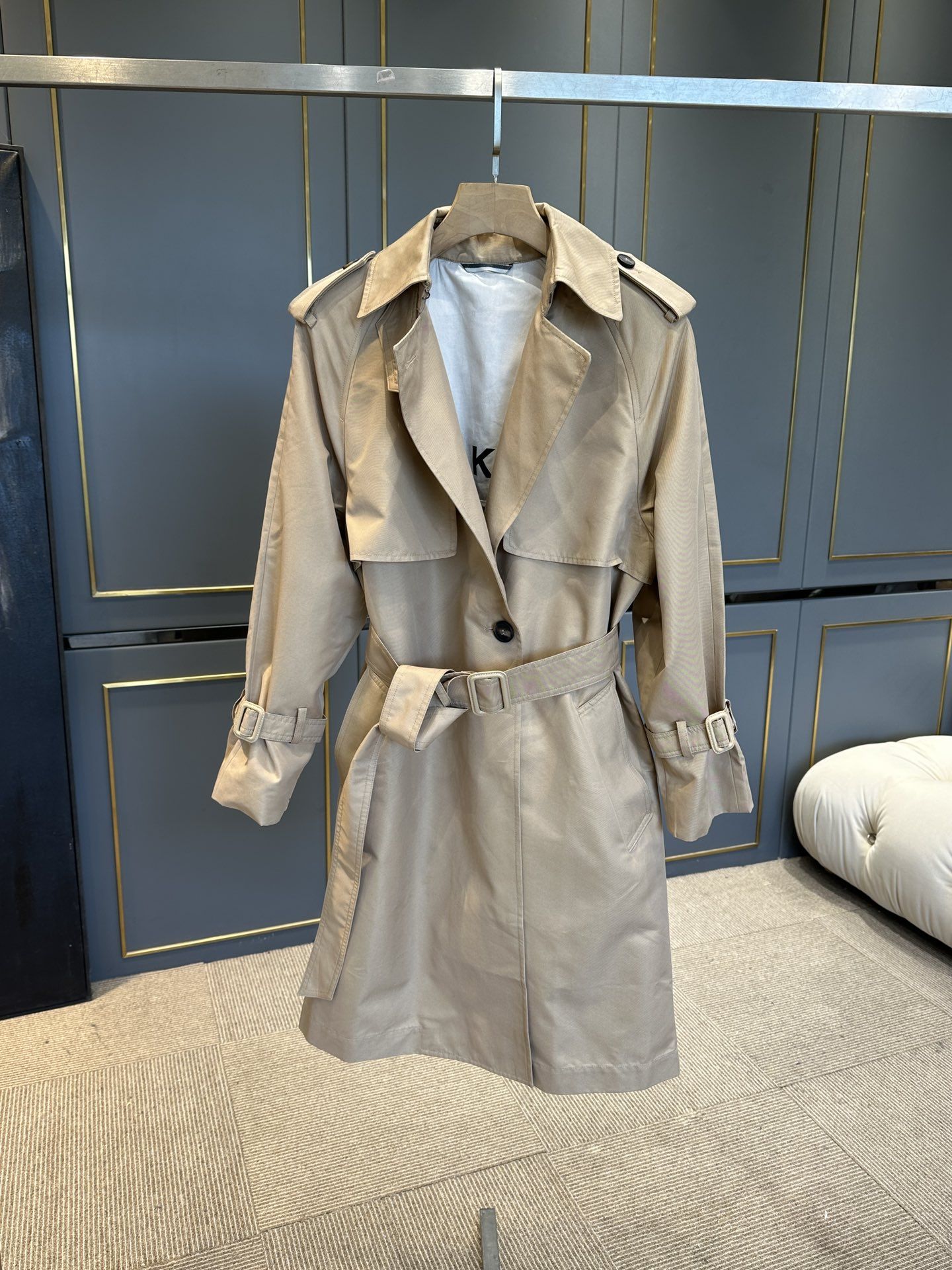 Authentic Burberry trench coat mid length Women s Fashion Coats