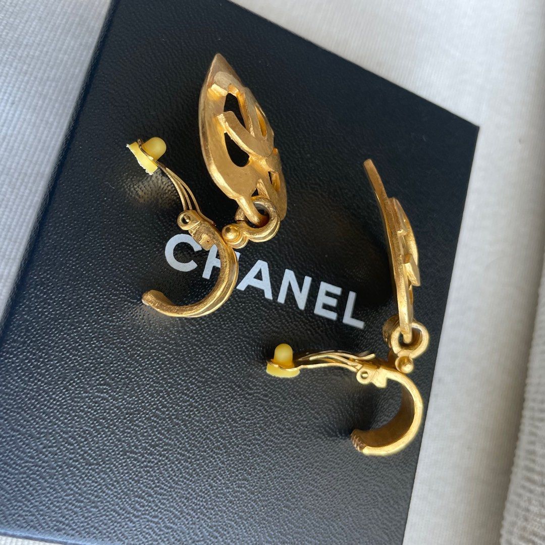 Are My Flea Market Find CHANEL Earrings Real or Fake? by Pamela Y. Wiggins  