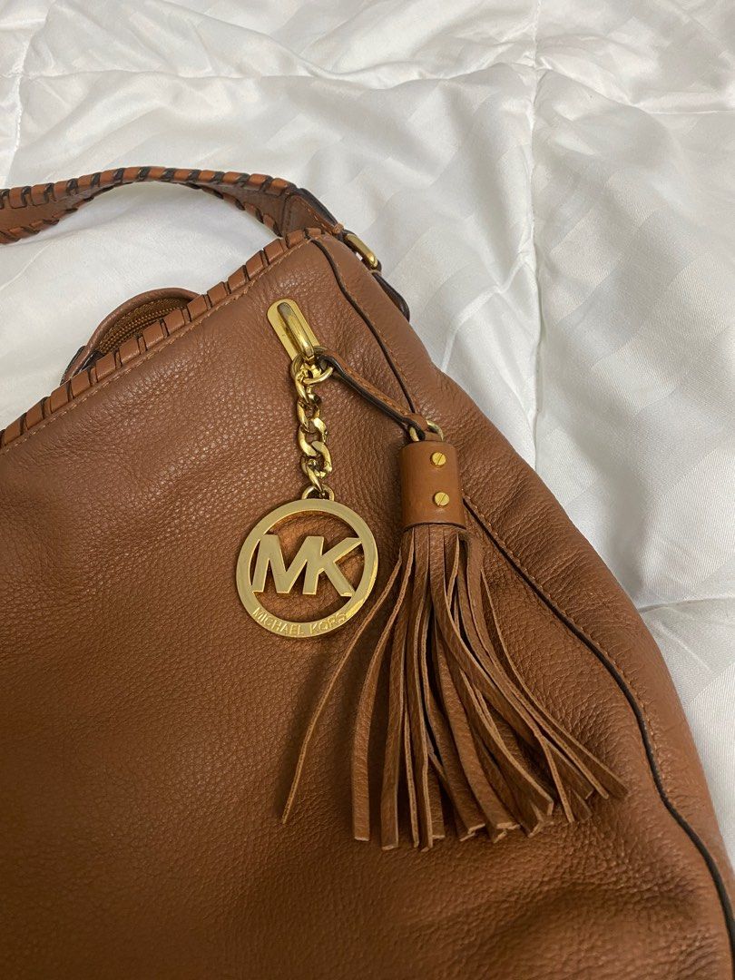 Authentic Michael Kors Bennet hobo Pebbled Leather Single Strap, Luxury,  Bags & Wallets on Carousell