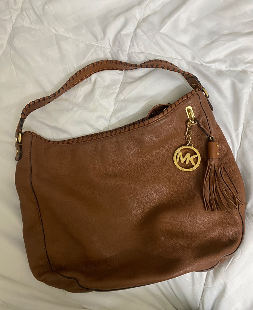 Authentic Michael Kors Bennet hobo Pebbled Leather Single Strap, Luxury,  Bags & Wallets on Carousell