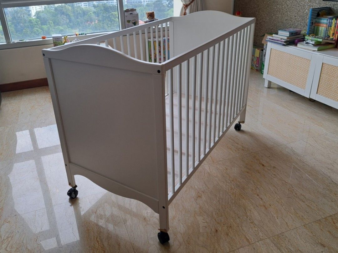 Baby cot with 4 wheels (lockable), Babies & Kids, Baby Nursery & Kids