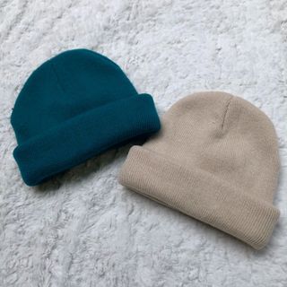 Beanie unisex green and beige color
