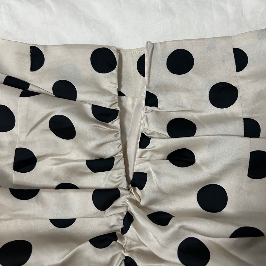 Beige dotted skirt, Women's Fashion, Bottoms, Skirts on Carousell