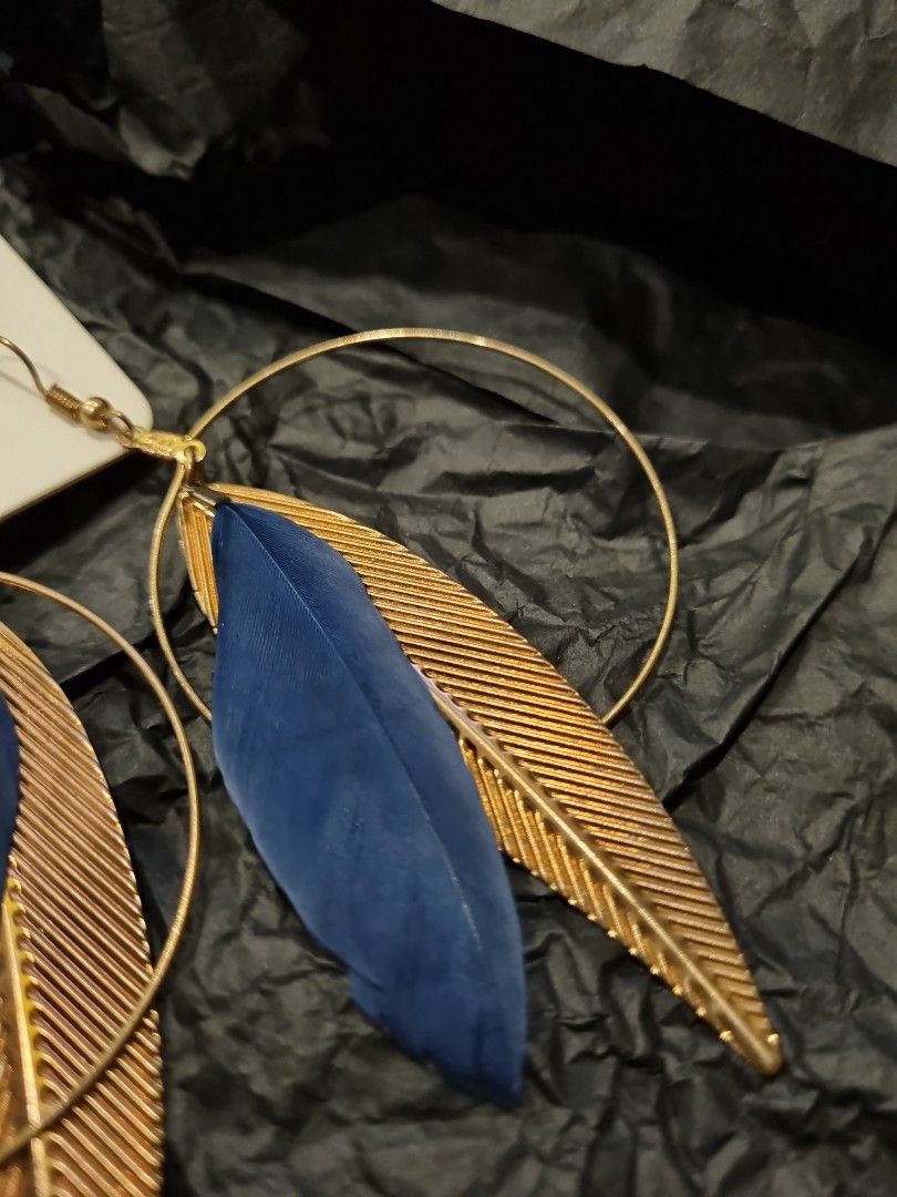 Gold discount feather earrings