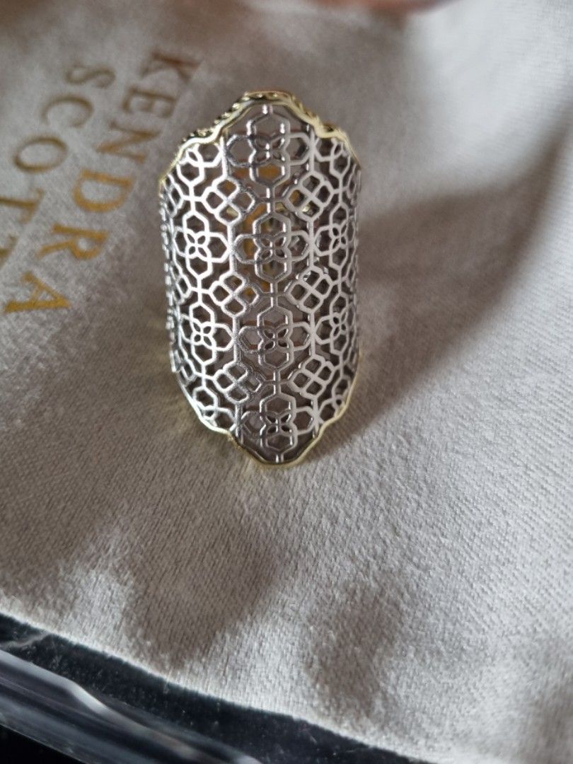 BNIB Kendra Scott Boone Small Cocktail Ring M L size Rhodium Mix Metal light gold trimmings
